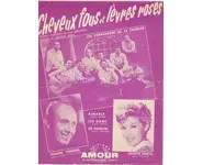 Cheveux fous et lèvres roses