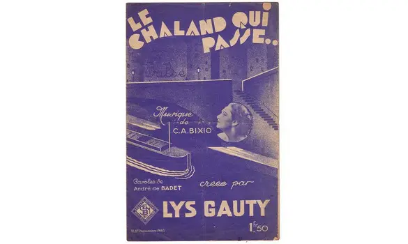 The barge passing by